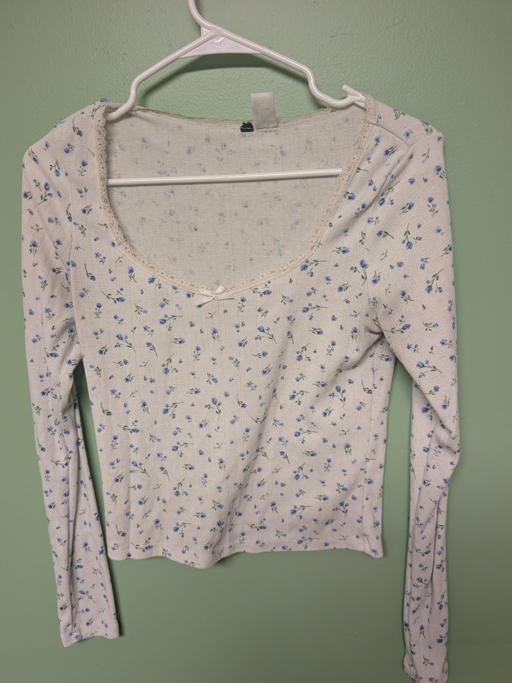 Women’s Cream Long-Sleeve Floral Scoop Neck Top